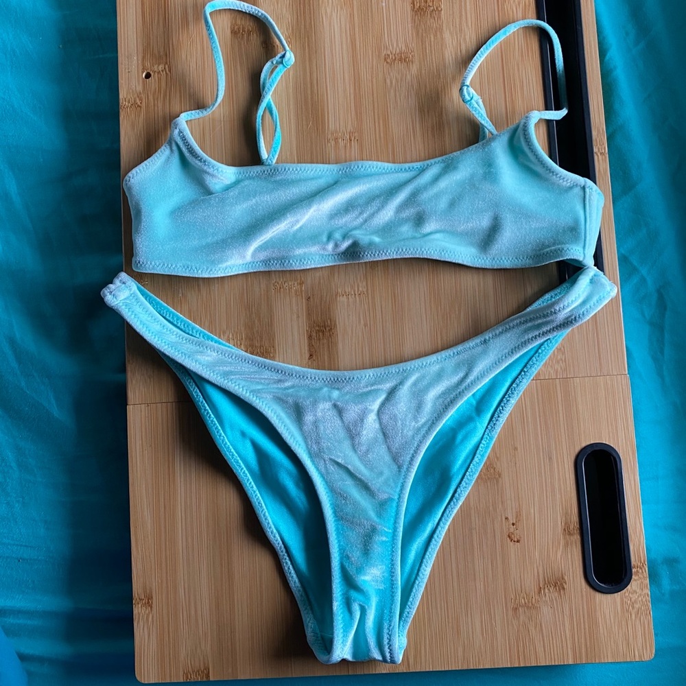 Triangl blue crush dreamland bikini set!!
